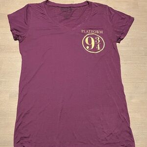 Harry Potter Platform 9 3/4 Purple V-Neck T-Shirt Size Large